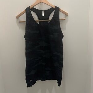 Athleta Seamlesss Camo Tank size medium